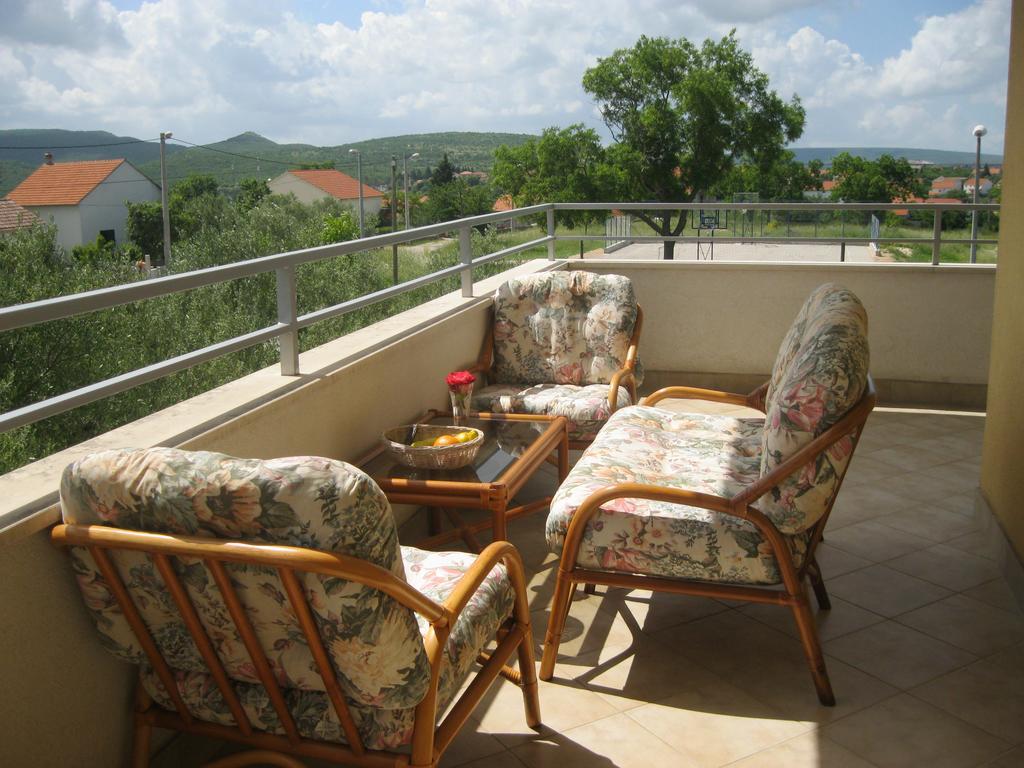 Apartment Promona Drniš Esterno foto