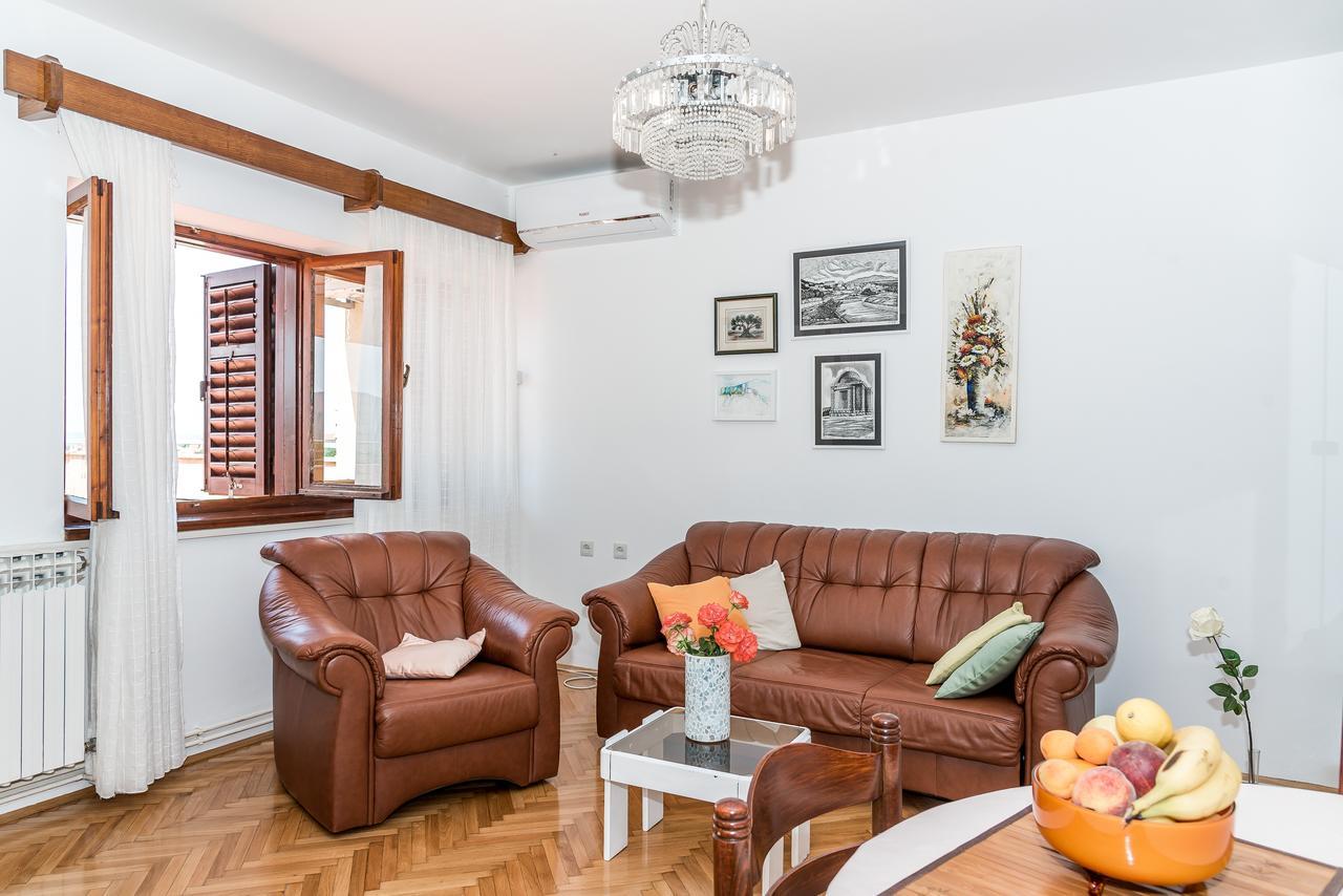 Apartment Promona Drniš Esterno foto