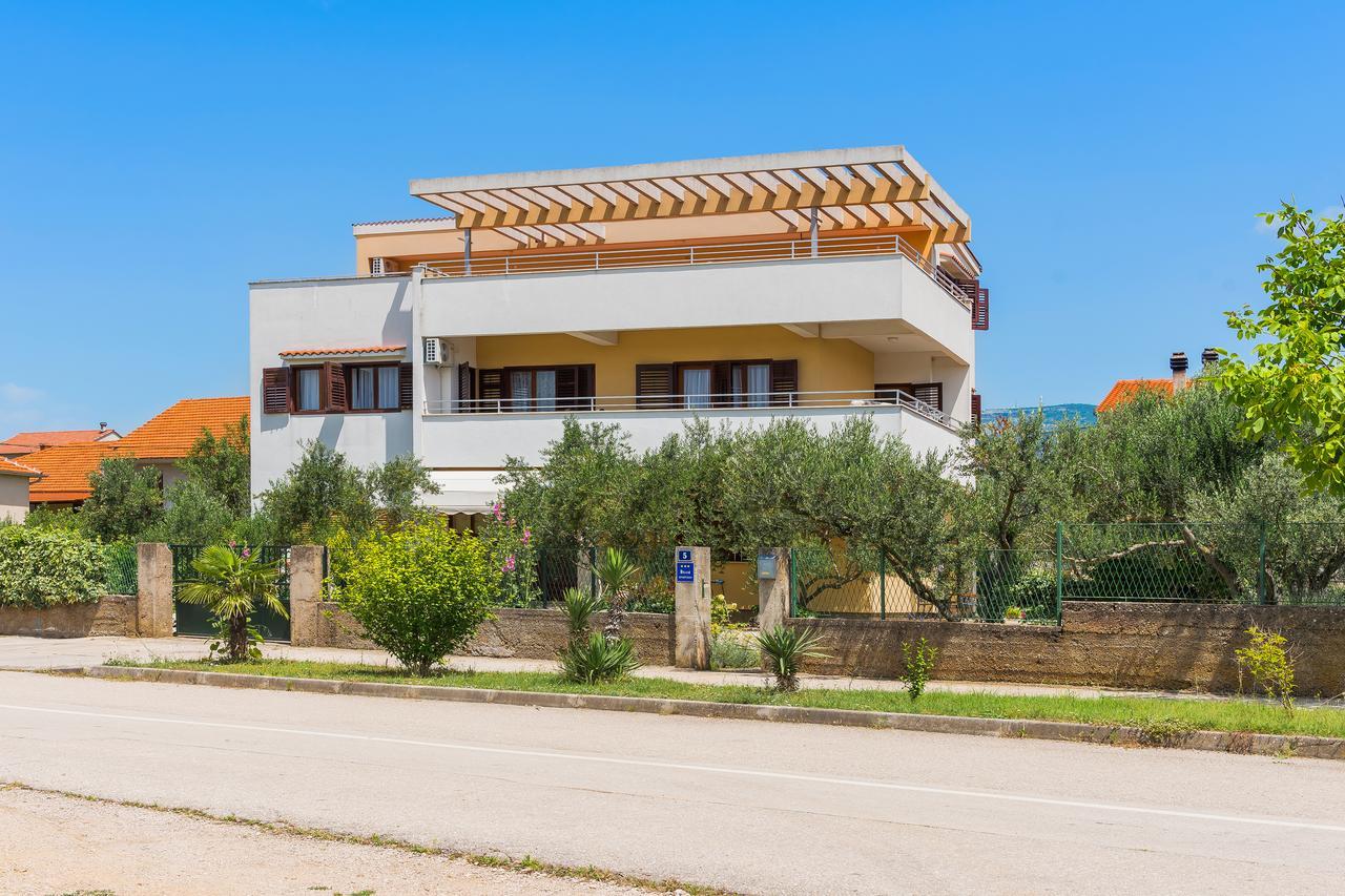 Apartment Promona Drniš Esterno foto