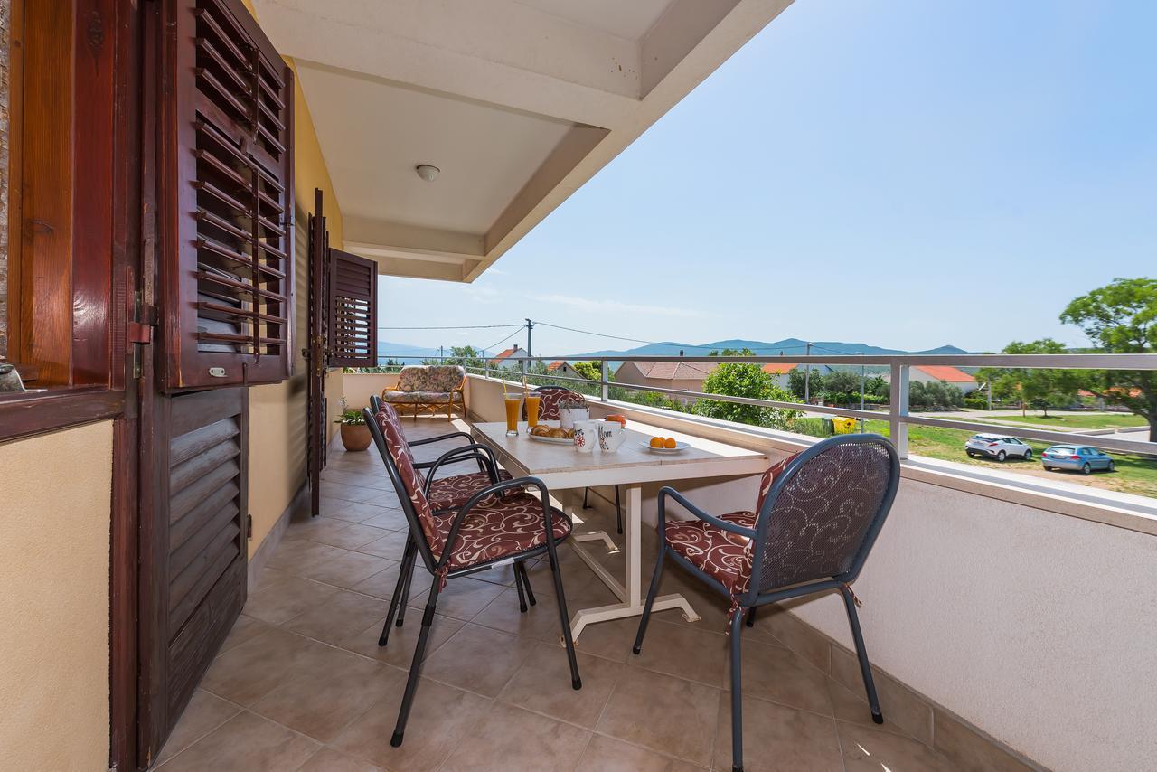 Apartment Promona Drniš Esterno foto